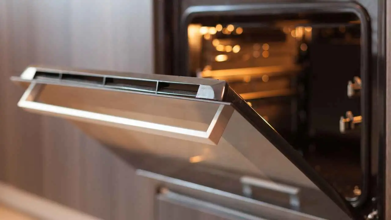 Consuma più una friggitrice ad aria o un forno elettrico? Ecco la risposta definitiva Consuma più una friggitrice ad aria o un forno elettrico? Ecco la risposta definitiva
