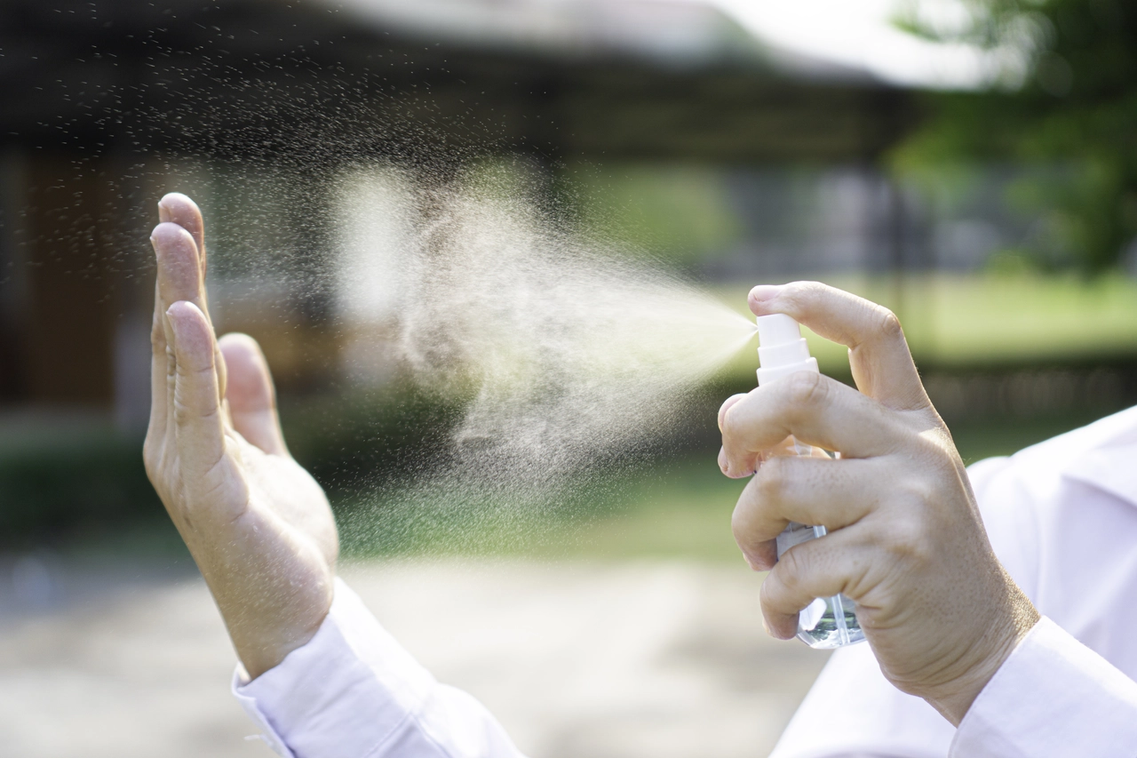 Come preparare uno spray fai da te contro gli insetti delle piante in vaso Come preparare uno spray fai da te contro gli insetti delle piante in vaso