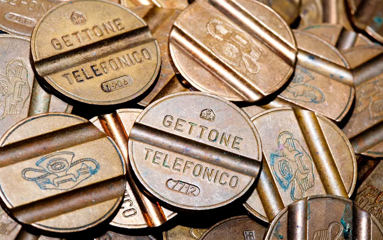 Perché un vecchio gettone telefonico può valere più di 20.000 euro: la classifica aggiornata Perché un vecchio gettone telefonico può valere più di 20.000 euro: la classifica aggiornata