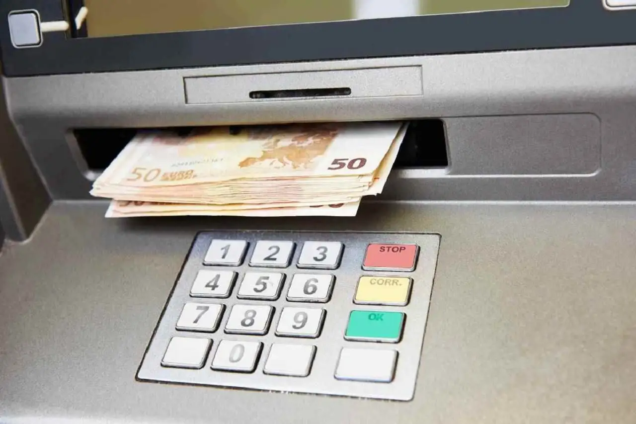 Attenzione a questo dettaglio sul bancomat: pochi sanno cosa significa Attenzione a questo dettaglio sul bancomat: pochi sanno cosa significa