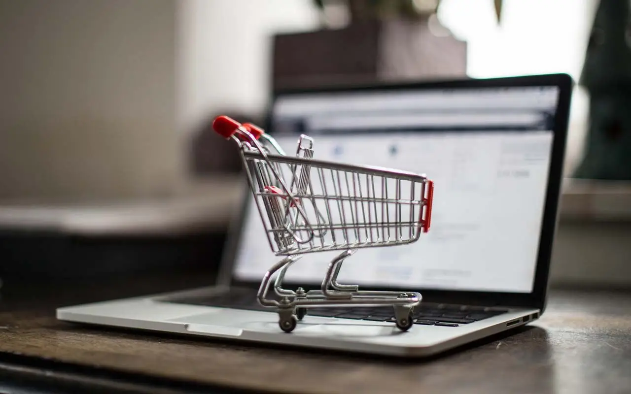 Il trucco per comprare online d’estate risparmiando di più Il trucco per comprare online d’estate risparmiando di più