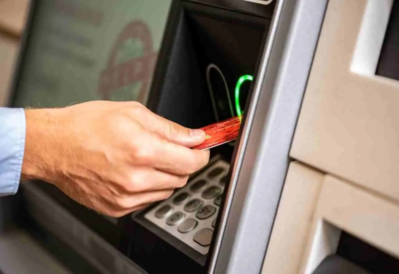 Attenzione a questo dettaglio sul bancomat: pochi sanno cosa significa Attenzione a questo dettaglio sul bancomat: pochi sanno cosa significa