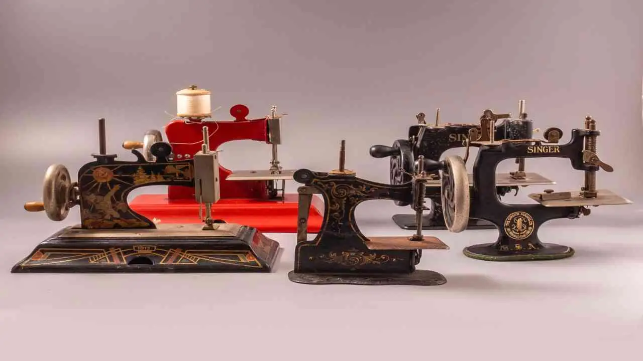 Macchine da cucire d’epoca: i 3 errori che abbassano il valore Macchine da cucire d’epoca: i 3 errori che abbassano il valore