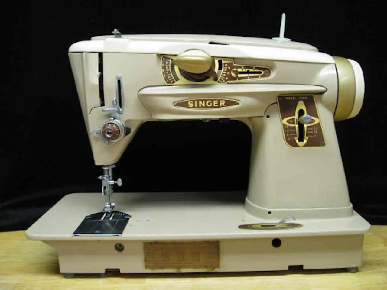 Quanto può valere oggi una macchina da cucire Singer degli anni ‘60 Quanto può valere oggi una macchina da cucire Singer degli anni ‘60