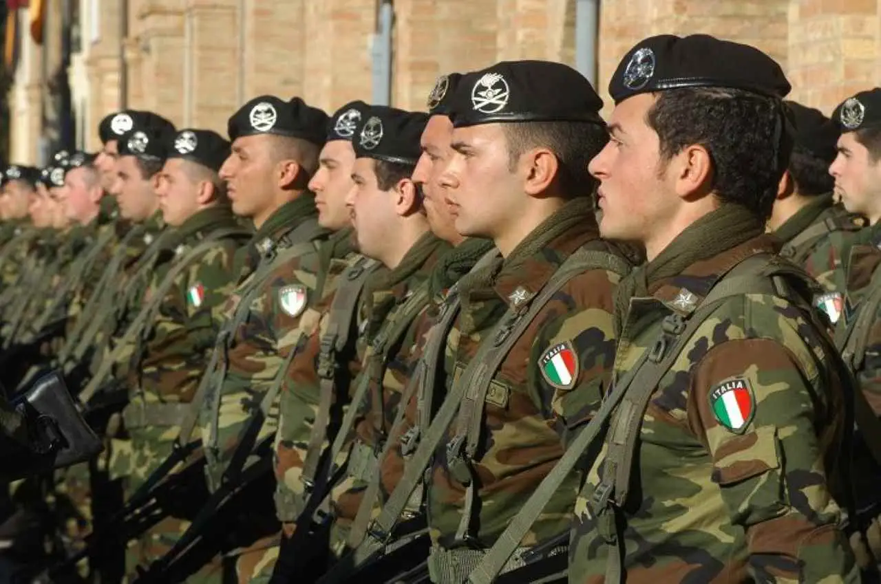 Stipendi reali dei militari in Italia: quanto cambia con il grado Stipendi reali dei militari in Italia: quanto cambia con il grado
